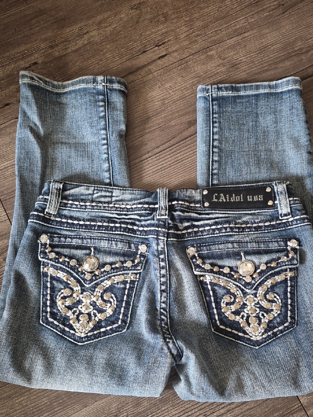 L.A. idol Embellished Back Pocket Women's Capri Jeans - Size 5